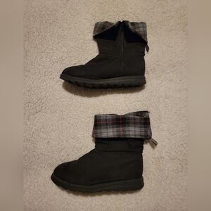 🔥🔥HP🔥🔥11-20-24🔥🔥WOMENS MUK LUKS BOOTS BLACK AND GRAY SIZE 8